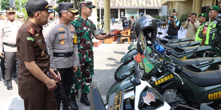 Apel Gelar Pasukan Operasi Ketupat Semeru 2024, Polres Nganjuk Siap Amankan Arus Mudik dan Balik