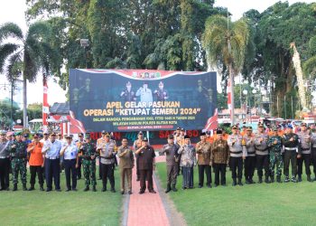 Jelang Lebaran 2024, Polres Blitar Kota Musnahkan Ribuan Botol Miras
