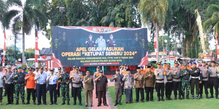 Jelang Lebaran 2024, Polres Blitar Kota Musnahkan Ribuan Botol Miras