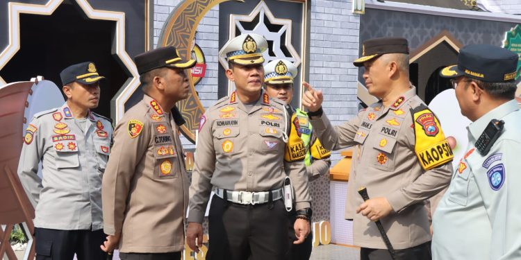 Kapolda Jatim Cek Kesiapan Pelayanan Mudik di Terminal Purabaya
