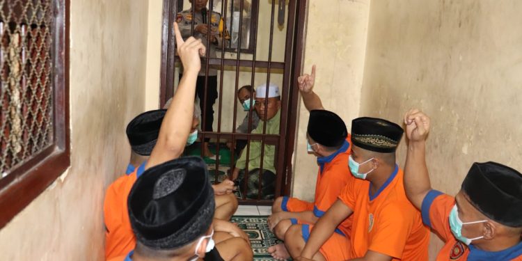 Indahnya Ramadhan, Pecel Rawon Khas Banyuwangi Jadi Hidangan Polres Batu Buka Puasa Bersama Tahanan