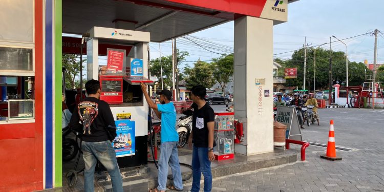 Polres Pamekasan Sidak SPBU Jelang Mudik Lebaran Pastikan Stok dan Takaran BBM Aman