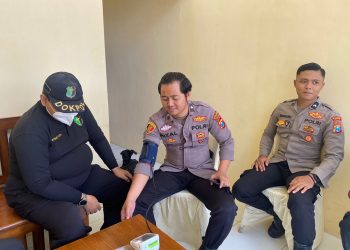 Kapolres Nganjuk Dorong Kesiapan Petugas Pam Operasi Ketupat 2024 dengan Pemberian Suplemen dan Cek Kesehatan