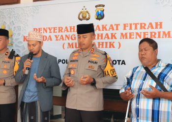 Polres Kediri Kota Salurkan Zakat Pada Warga Yang Berhak Menerima