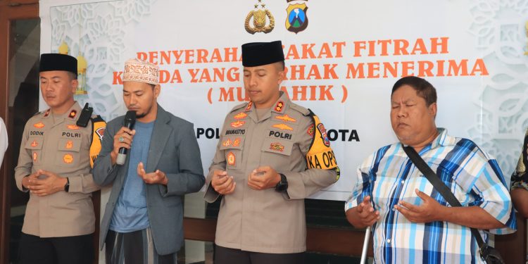 Polres Kediri Kota Salurkan Zakat Pada Warga Yang Berhak Menerima