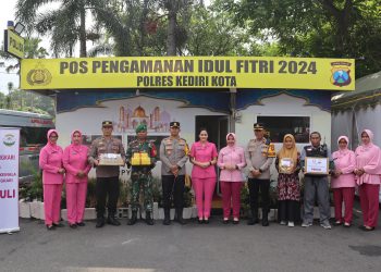 Motivasi Personel Ops Ketupat, Kapolres Kediri Kota Beserta Ketua Bhayangkari Kunjungi Pos Pam dan Pos Yan