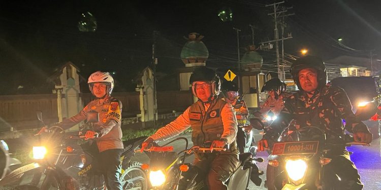 Kapolres Singkawang Bersama Forkopimda Laksanakan Patroli Bersama, Memantau Kegiatan Pengamanan Malam Lebaran Dengan Sepeda Motor.