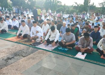 Dandim 0426 TB sholat Idul Fitri Bersama Bupati Dan Ribuan Masyarakat