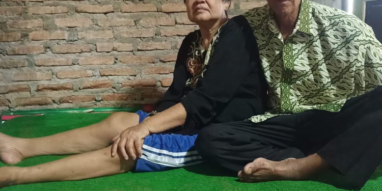 Menderita Stroke ,Lansia Di Kelurahan Baros Impikan Kursi Roda