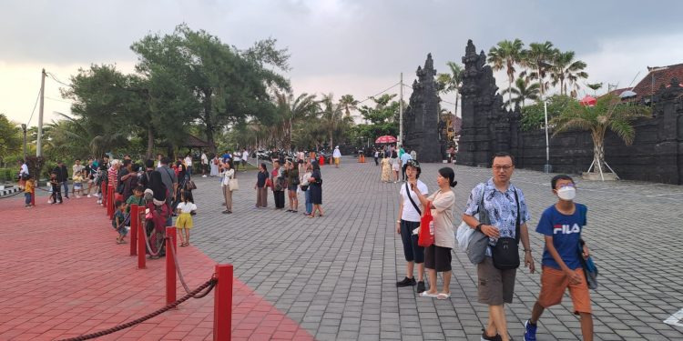 Tiga Hari Terakhir Terjadi Peningkatan Kunjungan Wisatawan Di Tanah Lot