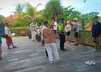 Pers Pos Pam DTW Tanah Lot Laksanakan Patroli Di Kawasan Wisata Tanah Lot