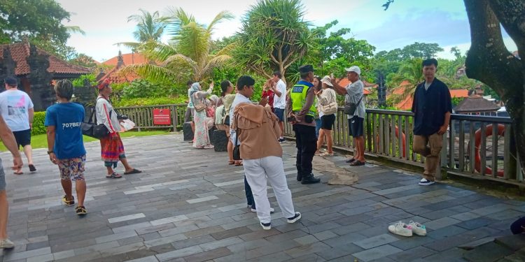 Pers Pos Pam DTW Tanah Lot Laksanakan Patroli Di Kawasan Wisata Tanah Lot