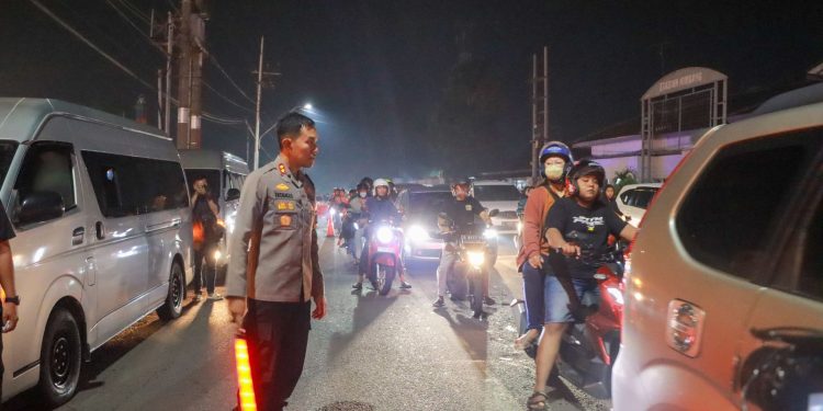 Polres Jombang Berhasil Mengurai Kepadatan Arus Lalin di Jalur Arteri