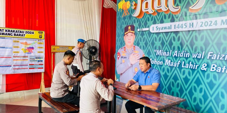 Lebaran Keempat Kapolres Tubaba dan Dir Narkoba Polda Lampung Pantau Langsung Arus Mudik Balik di Pos Yan di Rest Area 215 Way Kenanga.