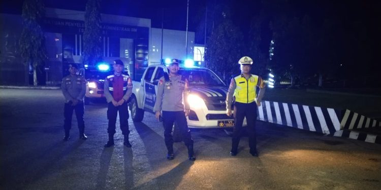 Cegah Gangguan Kamtibmas, Polres Landak Patroli Malam Hari Menggunakan Mobil Dinas