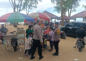 Libur Lebaran, Tim Patroli Presisi Polsek Muara Pawan Tingkatkan Patroli Di Obyek Wisata Pantai