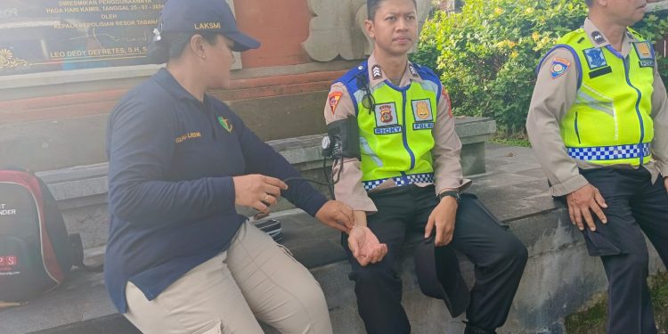 Kasubsatgas Dokes Polres Tabanan Lakukan Pemeriksaan Kesehatan Personil Pengamanan Operasi Ketupat Agung 2024