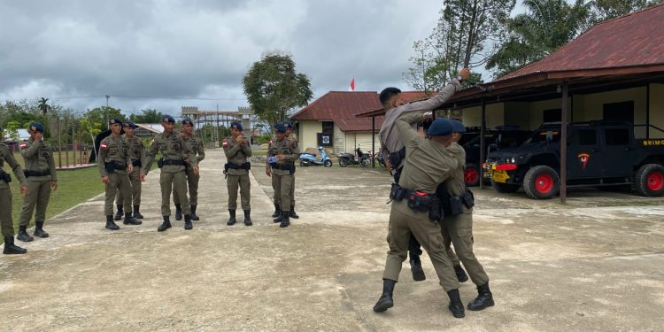 Satbrimob Polda Kalbar Asah Dan Tingkatkan Kemampuan Dalam Latihan Pengamanan VIP