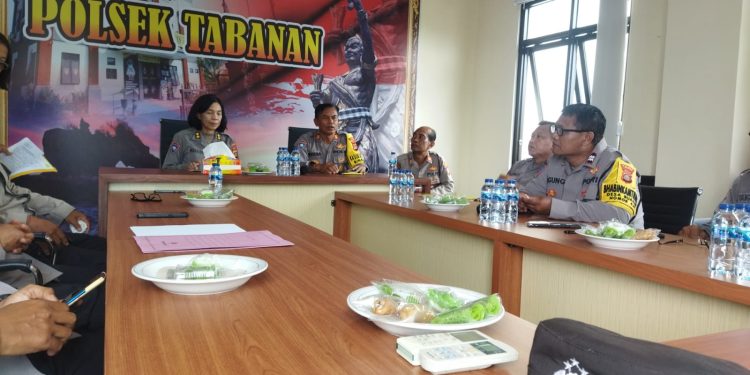 Kapolsek Tabanan Sambut Kunjungan Tim Asistensi dan Supervisi Dit Binmas Polda Bali