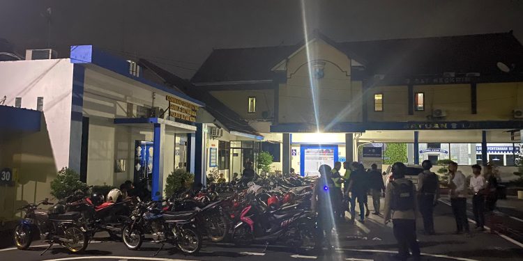 Polres Blitar Kota Jaring 44 Kendaraan Roda Dua Menggunakan Knalpot Brong Dalam Giat Razia Malam Minggu