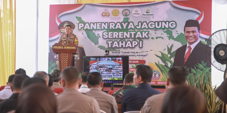 *Dukung Swasembada Pangan, Polres Jombang Panen Raya Jagung Tahap I*