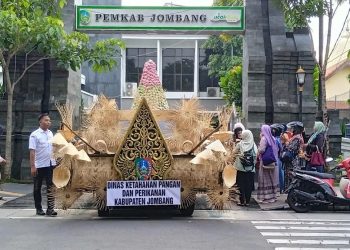 Antusiasme Masyarakat Sangat Tinggi Saksikan Kirab Gunungan Apem