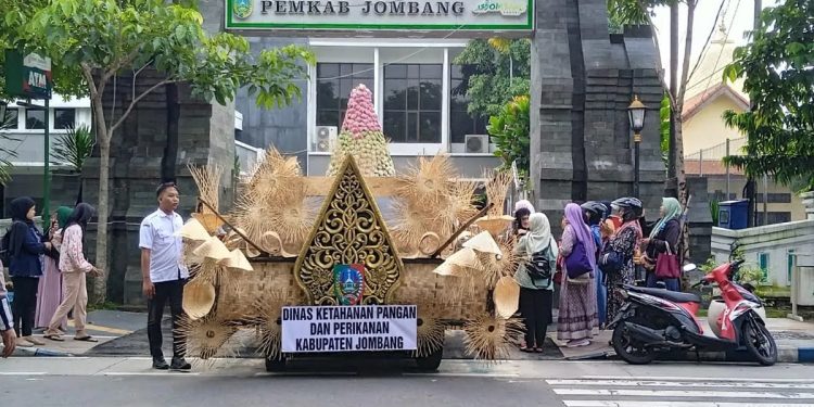 Antusiasme Masyarakat Sangat Tinggi Saksikan Kirab Gunungan Apem