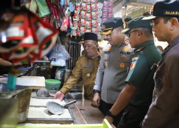 Pastikan Ketersediaan dan Harga Pangan di Bulan Ramadhan, Polres Jombang Sidak Pasar dan Distributor Beras