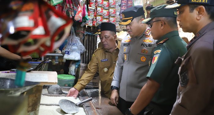 Pastikan Ketersediaan dan Harga Pangan di Bulan Ramadhan, Polres Jombang Sidak Pasar dan Distributor Beras