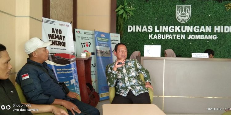 Paguyuban Pedagang Pujasera Kebonrojo Bersama Tukang Parkir Datangi Kantor Lingkungan Hidup