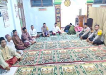 Polsek Warujayeng Gelar Silaturahmi Ramadan dan Sholat Tarawih Bersama Jamaah Masjid Al-Mustaqim
