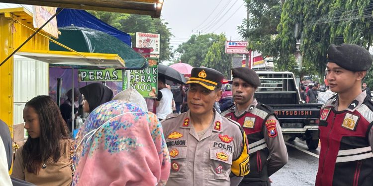 Wakapolres Kediri Kota Bersama Anggota Kawal Keamanan dan Kelancaran Ngabuburit