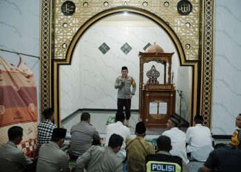 Kapolres Jombang Pimpin Patroli Sepertiga Malam, Pembagian Makan Sahur Gratis Kepada Masyarakat dan Imam Safari Kultum Subuh