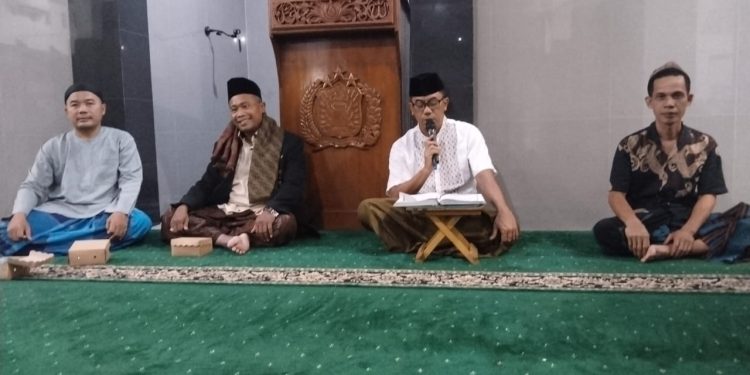 Polres Nganjuk Gelar Sholat Tarawih Berjamaah, Dilanjutkan Ceramah dan Tadarus Al-Qur’an