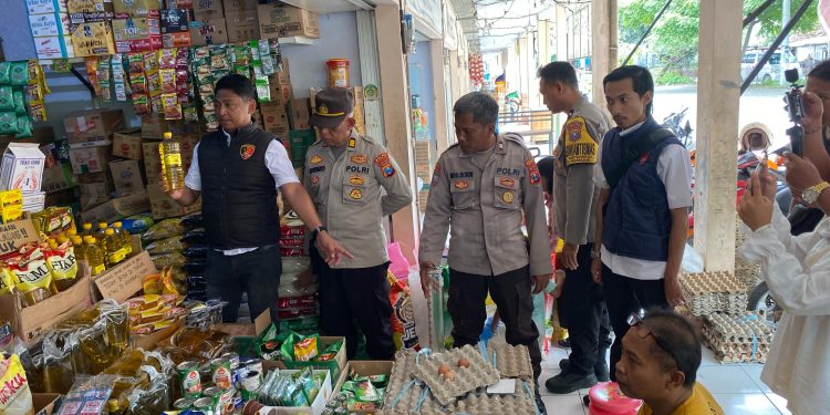 Sidak Satgas Pangan Polres Nganjuk Temukan Minyak Goreng Kemasan Berkurang Isi