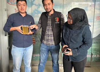 SATGAS PANGAN DITRESKRIMSUS POLDA KEPRI CEK MINYAKITA DI BATAM, PASTIKAN TAKARAN SESUAI STANDAR