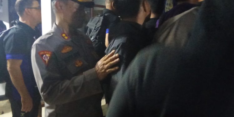 Cara Polisi Kediri Kota yang Dipimpin Kabag Ops Redam Emosi dan Kekecawaan Persikmania di Mess Pemain, Ada Apa 