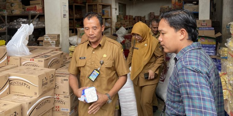 Ramai, Polres Blitar Kota Sidak Produk Minyak Kita Di Beberapa Pasar Tradisional
