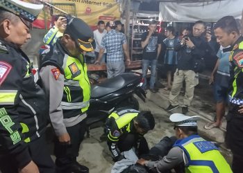 Dengan Sigap, Polisi Kediri Kota Tolong Korban Laka Tunggal