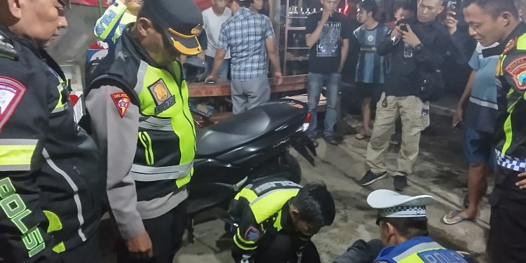 Dengan Sigap, Polisi Kediri Kota Tolong Korban Laka Tunggal