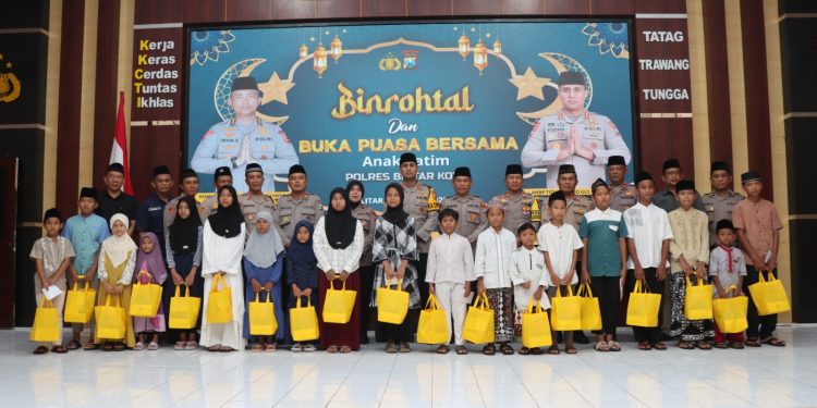 Polres Blitar Kota Gelar Buka Bersama dengan Anak Yatim Piatu