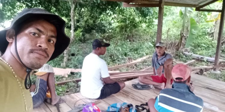 “Genjot Peningkatan Ekonomi, Pemdes Awear Percepat Pembangunan Kandang Ternak Kambing”