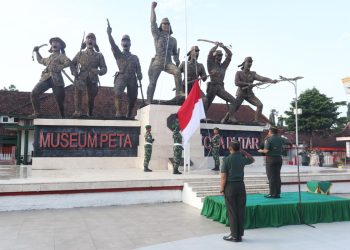 Pimpin Upacara Bendera 17-an Bulan Maret 2025 Dandim 0808/Blitar Bacakan Amanat Pangdam V/ Brawijaya