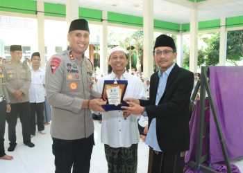 Polri Menyapa Santri, Polres Blitar Kota Silaturahmi di Ponpes Mambaus Sholikin 2 Sanankulon