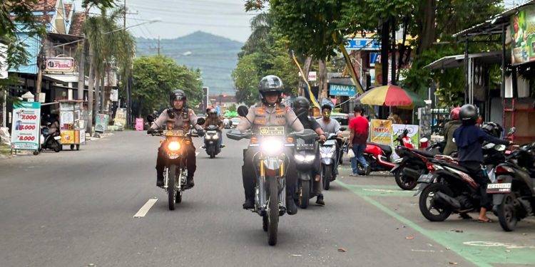Kapolres Kediri Kota Pimpin Patroli, Pastikan Keamanan Jelang Berbuka Puasa