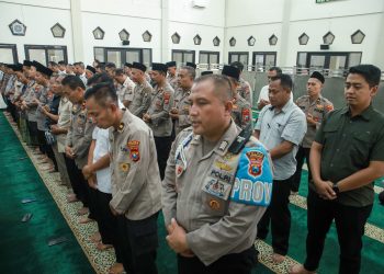 Keluarga Besar Polres Jombang Gelar Salat Gaib dan Doa Bersama untuk Tiga Personel Polri yang Gugur dalam Tugas