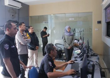 Optimalkan Keamanan, Kapolres Nganjuk Cek CCTV Command Center dan Layanan Publik
