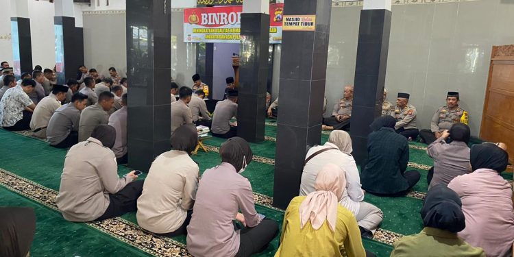 Polres Nganjuk Gelar Binrohtal untuk Tingkatkan Keimanan di Bulan Suci Ramadan