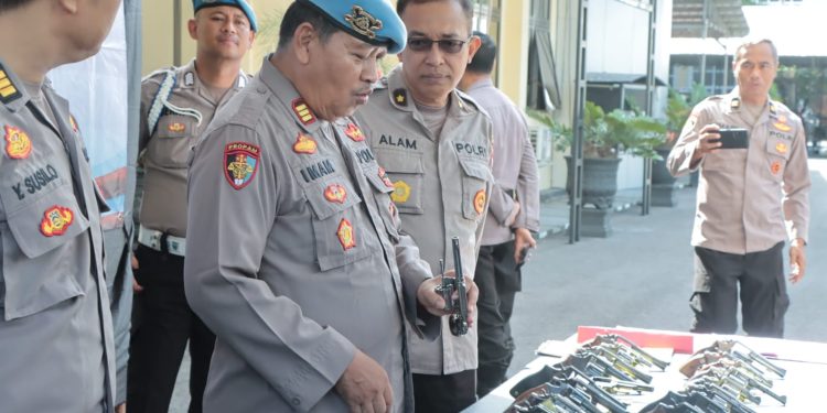 Kontrol Ketat, Polres Nganjuk Gelar Pemeriksaan Berkala Senjata Api