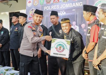 Polres Jombang Bagikan Parcel Lebaran kepada Paguyuban Silat Jombang
